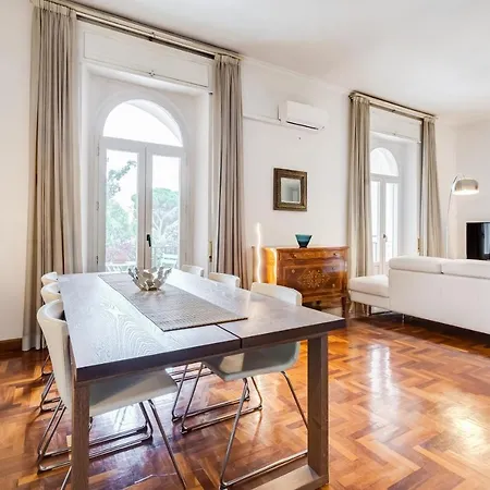Lejlighed Large And Bright Flat In San Giovanni *