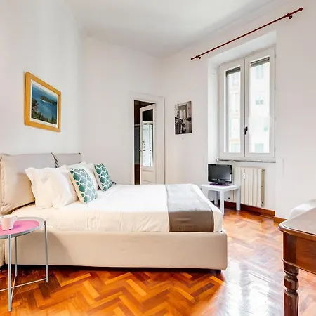 Lejlighed Large And Bright Flat In San Giovanni Rom