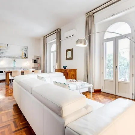 Lejlighed Large And Bright Flat In San Giovanni