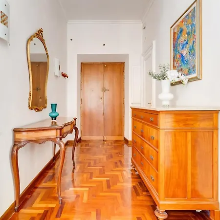 Large And Bright Flat In San Giovanni Lejlighed