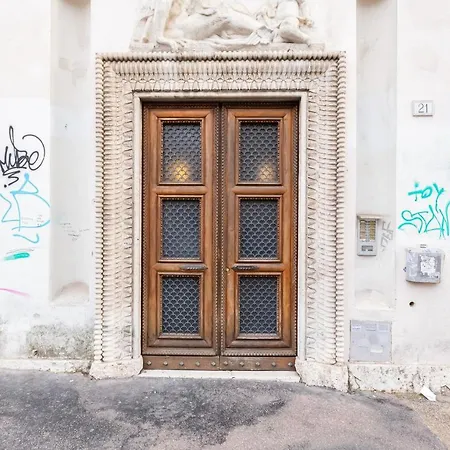 Large And Bright Flat In San Giovanni Lejlighed