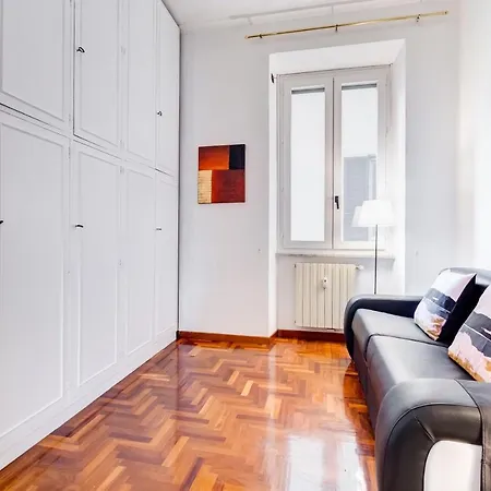 Large And Bright Flat In San Giovanni Lejlighed