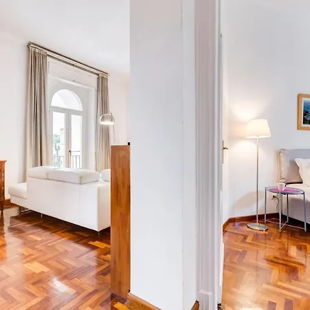 Large And Bright Flat In San Giovanni