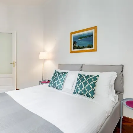 Large And Bright Flat In San Giovanni Lejlighed