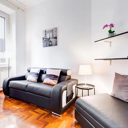 Large And Bright Flat In San Giovanni