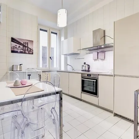 Large And Bright Flat In San Giovanni Lejlighed *