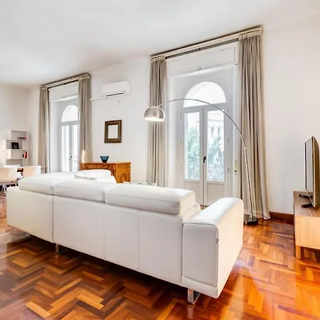 Lejlighed Large And Bright Flat In San Giovanni