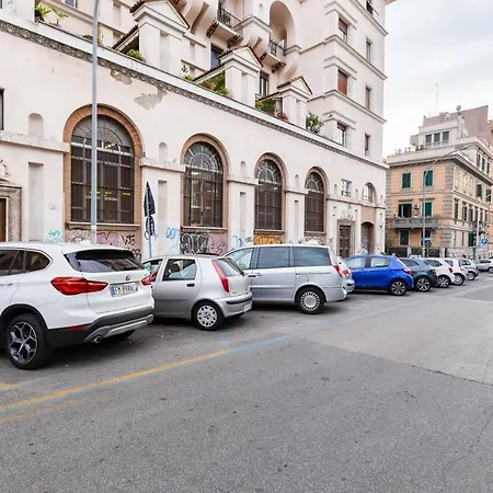 Large And Bright Flat In San Giovanni 아파트