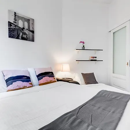 아파트 Large And Bright Flat In San Giovanni
