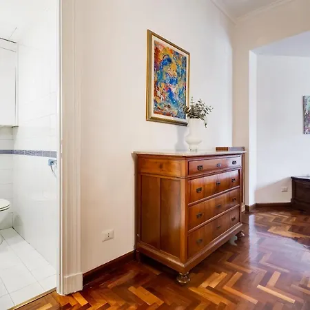 Large And Bright Flat In San Giovanni 아파트