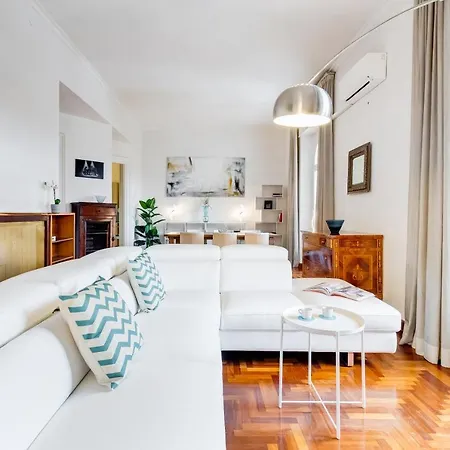 아파트 Large And Bright Flat In San Giovanni *